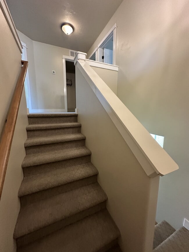 Building Photo - "Charming 4-Bed Home with Granite Accents & Hardwood Elegance in Meridian!"
