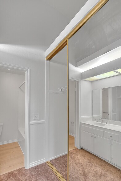 Building Photo - 26222 Fern Glen