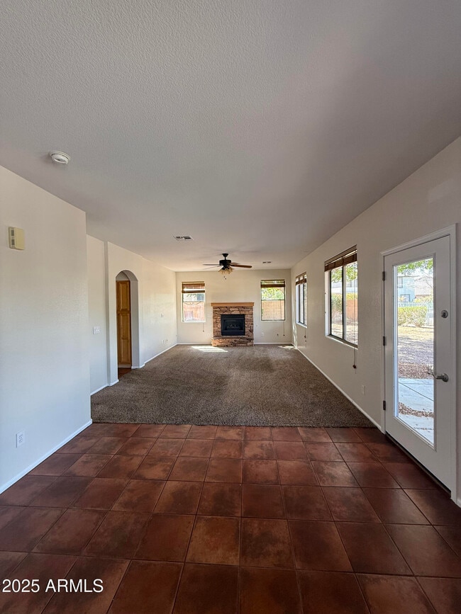 Building Photo - 11126 W Wilshire Dr