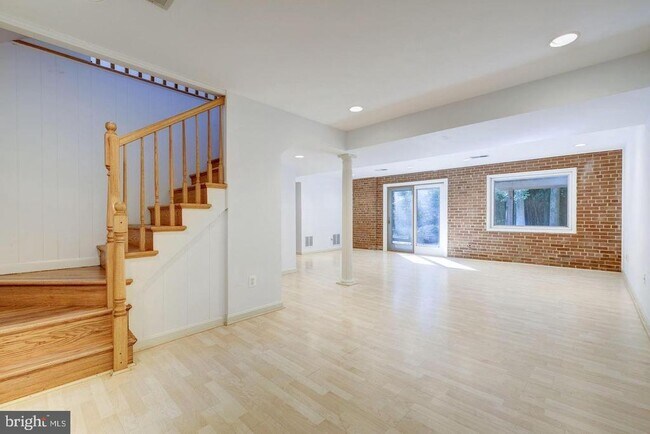 Building Photo - 6710 Persimmon Tree Rd