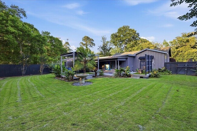 Building Photo - 2263 Briarcliff Dr