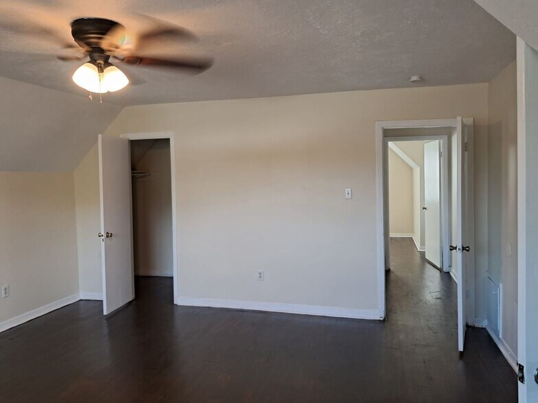 Building Photo - 1303 Leacrest Dr