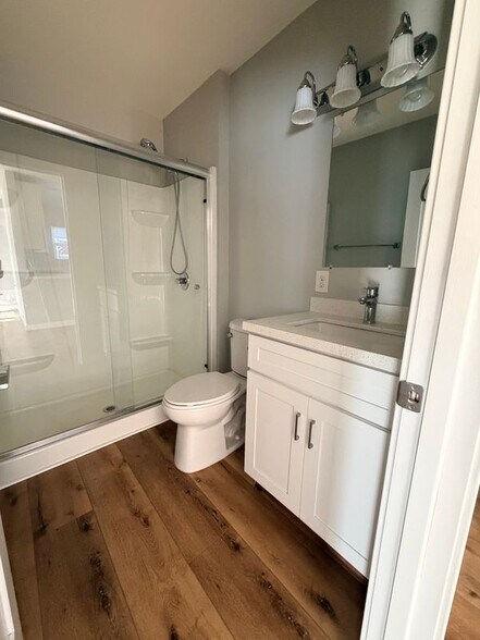 Building Photo - 4033 Linwood Pl