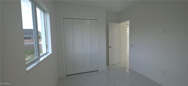 Building Photo - 322-324 Poplar St