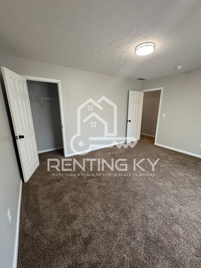 Building Photo - 2-Bed, 1.5-Bath Duplex/Townhome with Garage!