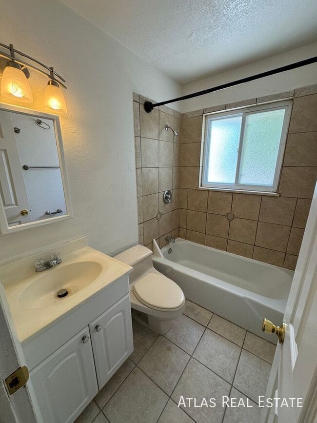 Building Photo - 318 Bonnie Ct