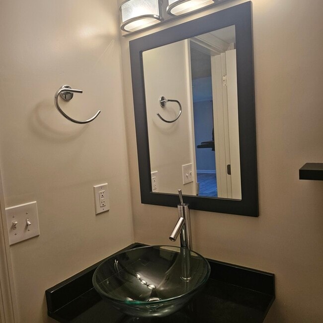 Building Photo - 321 Laurens St SW