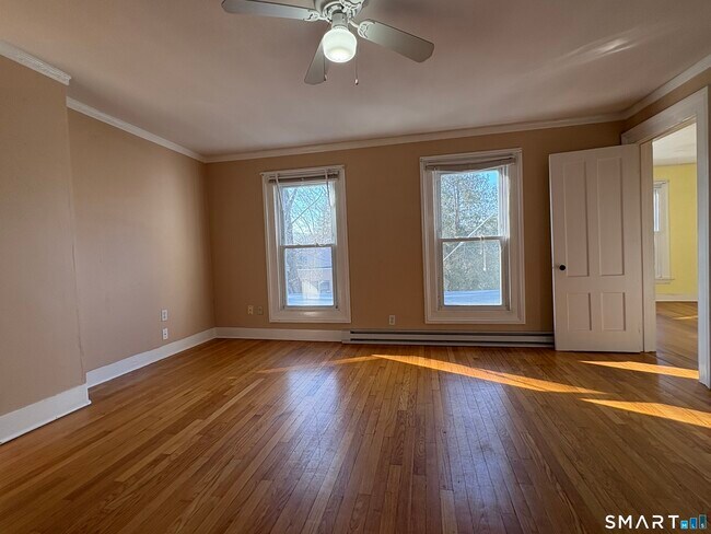 Building Photo - 10 High St