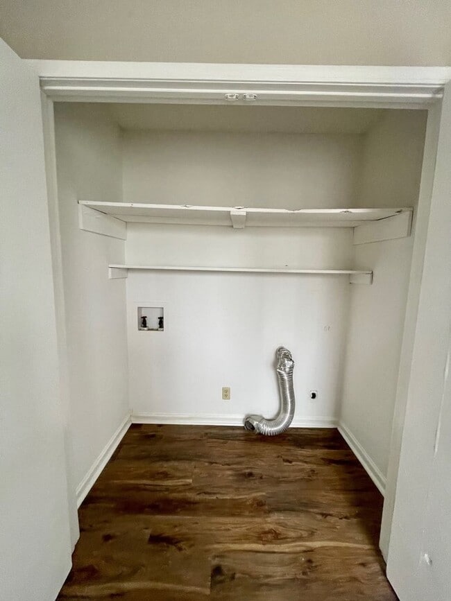 Building Photo - 00401