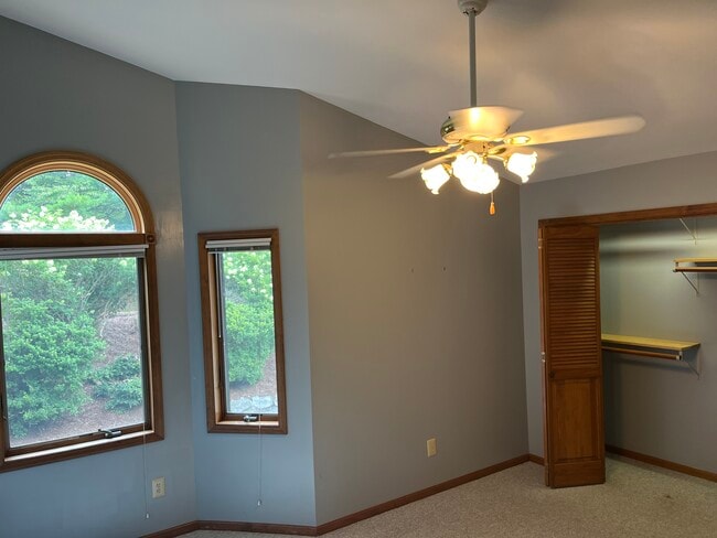 Building Photo - 630 Sorrento Dr