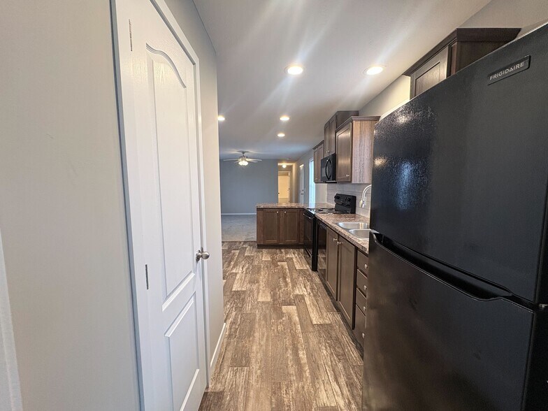 Building Photo - 10610 State Rte 762