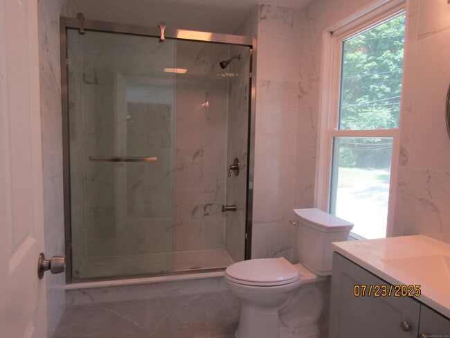 Building Photo - 319 Valley St