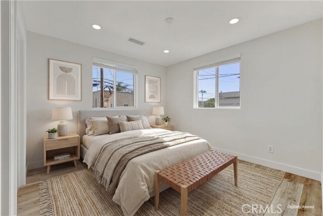 Building Photo - 1916 Cedar Ave