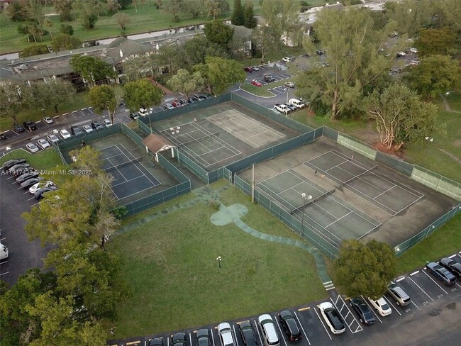 Building Photo - 3730 Inverrary Dr