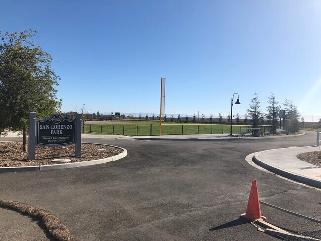 Building Photo - 1992 Bandoni Ave