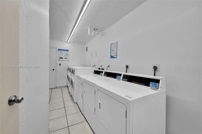 Building Photo - 800 Parkview Dr