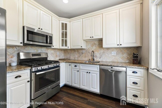 Building Photo - 48 Rutland Ln