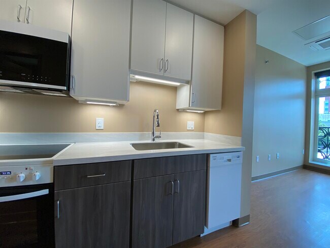 Building Photo - 83 Hanover St