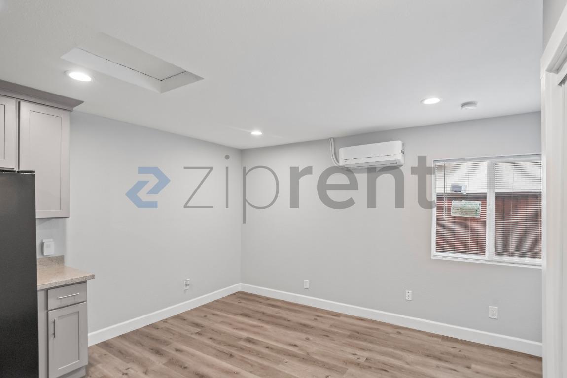 Building Photo - Unit 3