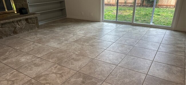 Building Photo - 938 Madison St