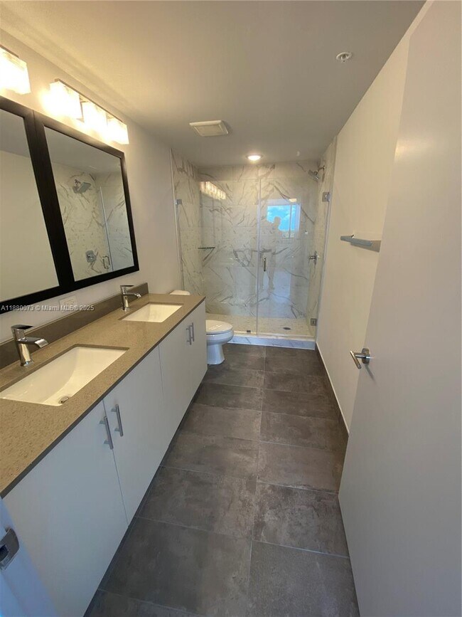 Building Photo - 9000 Ramblewood Dr