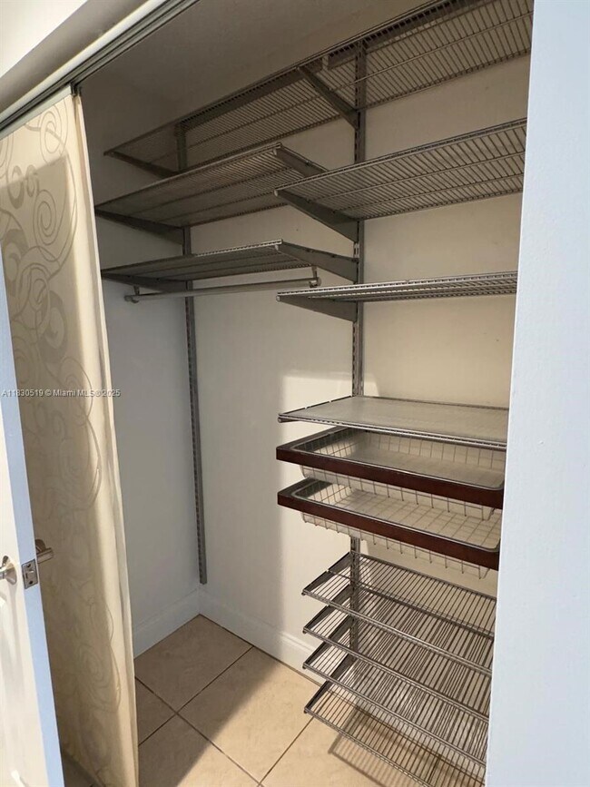 Building Photo - 10441 Mahogany Key Cir