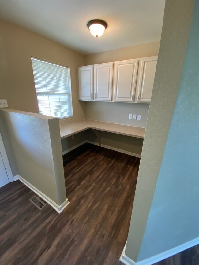 Building Photo - 2662 Paddington Rd