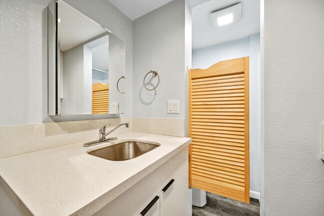 Building Photo - 3025 N 32nd St