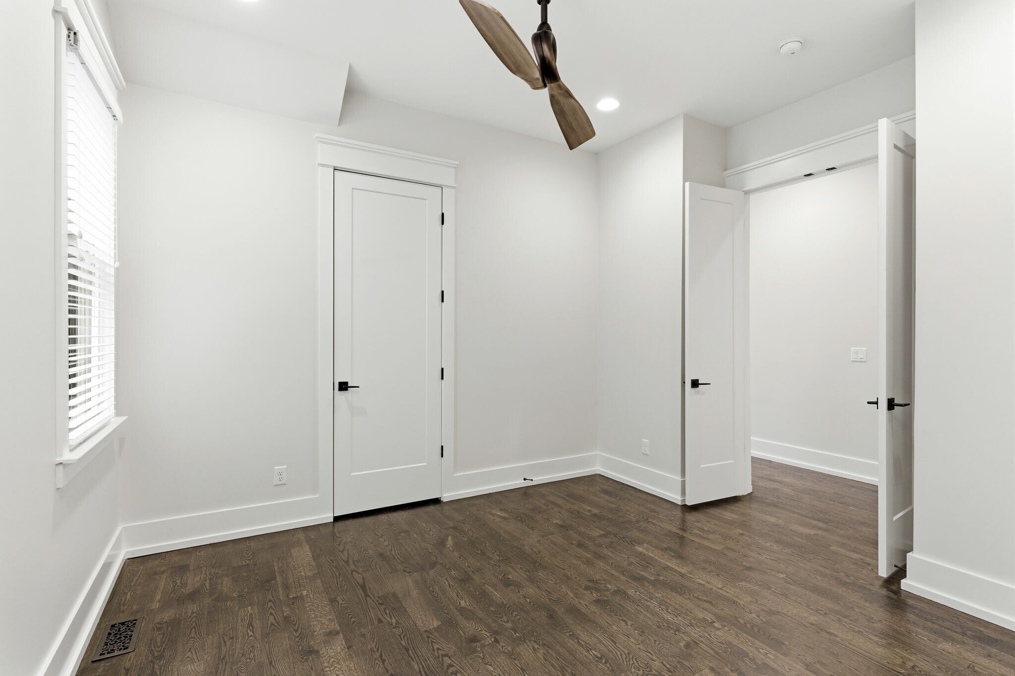 Building Photo - 1708B 15th Ave S