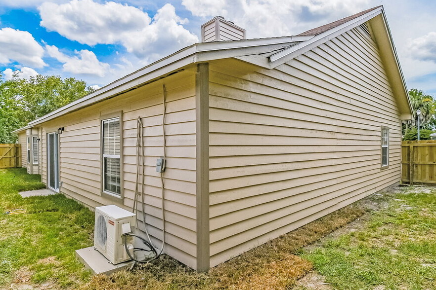 Building Photo - 8895 Chambore Dr