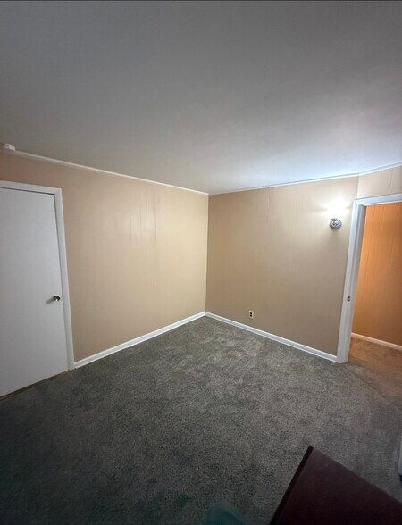 Building Photo - 404 S 4th St