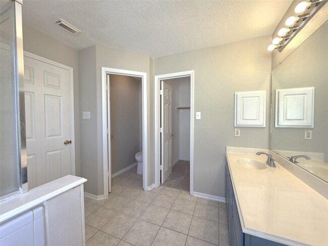 Building Photo - 12111 Carriage Oak Cir