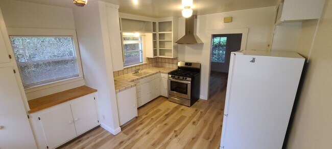 Building Photo - 7611 Bodega Ave