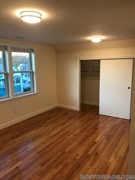 Building Photo - 96 Waumbeck St