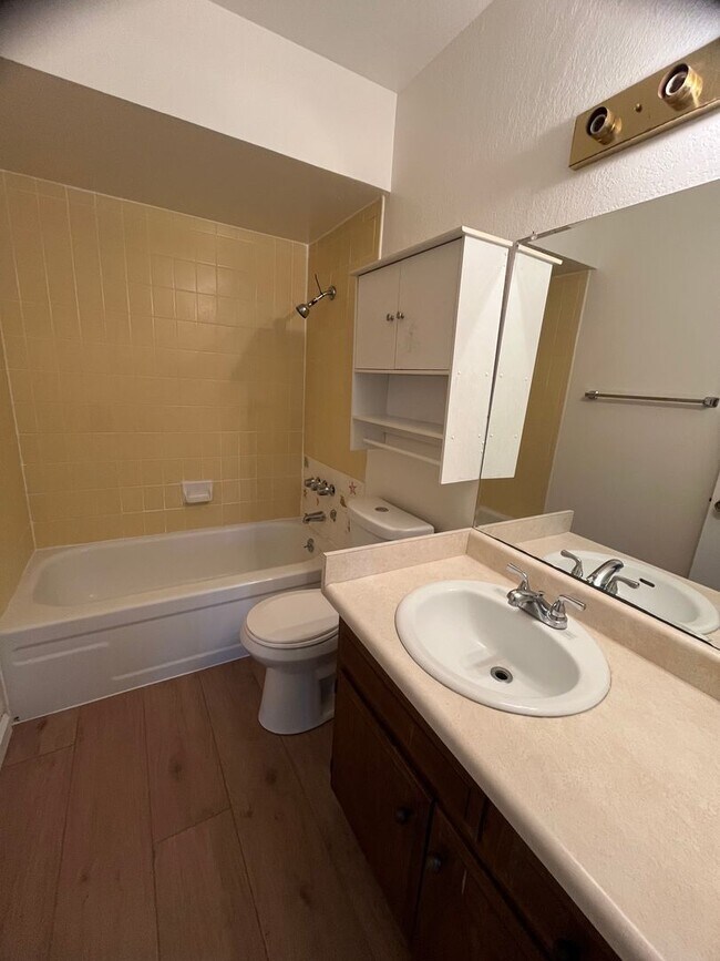 Building Photo - Cowell 4808-4810