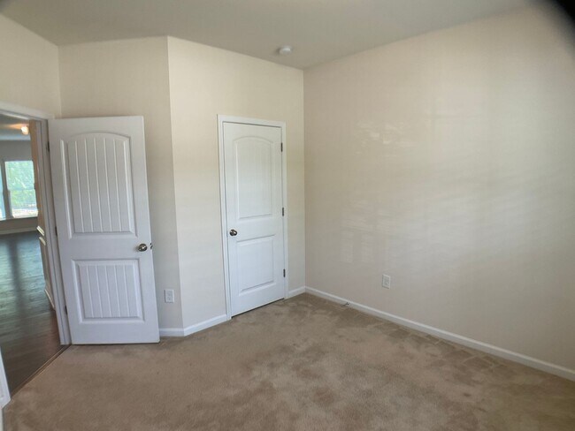 Building Photo - 4 Bed, 3 Bath in Desirable Apex