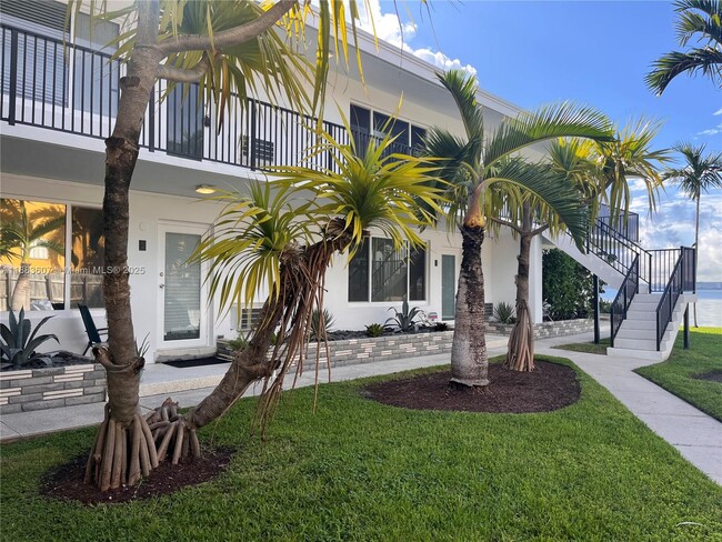 Building Photo - 1750 S Treasure Dr