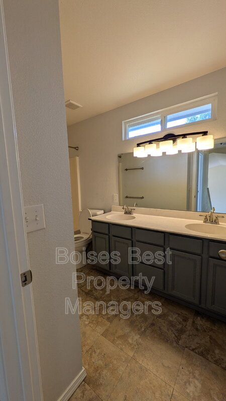 Building Photo - 5734 S Hollyhock Pl