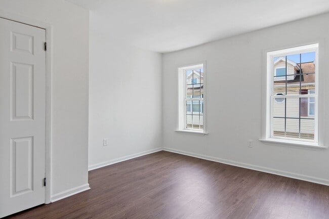 Building Photo - Coming Soon! Spacious 3 Bedroom, 1.5 Bath ...