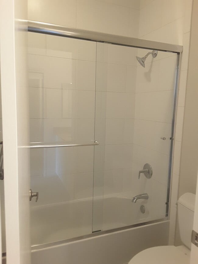 Building Photo - Newly Remodeled Condo Unit - Pet Friendly