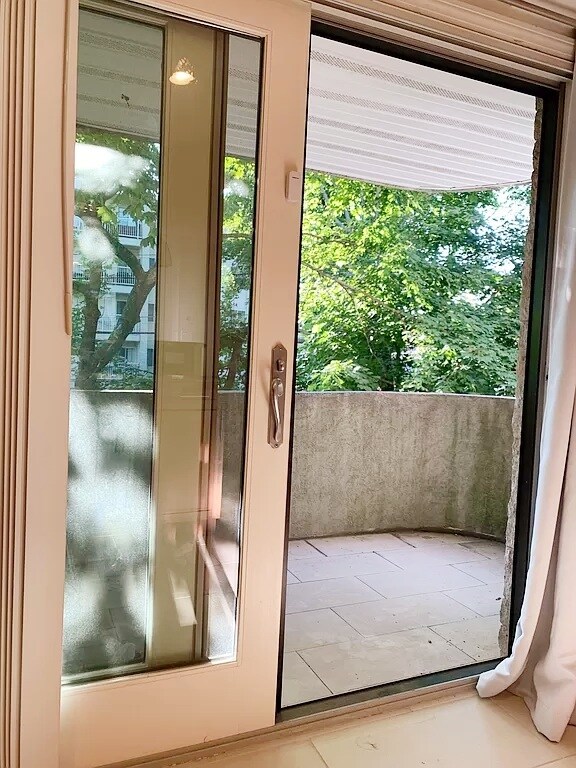 Second Balcony - 295 W Wyoming Ave
