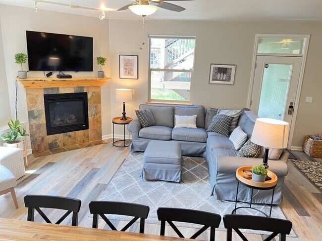 Building Photo - 115 Spinner St