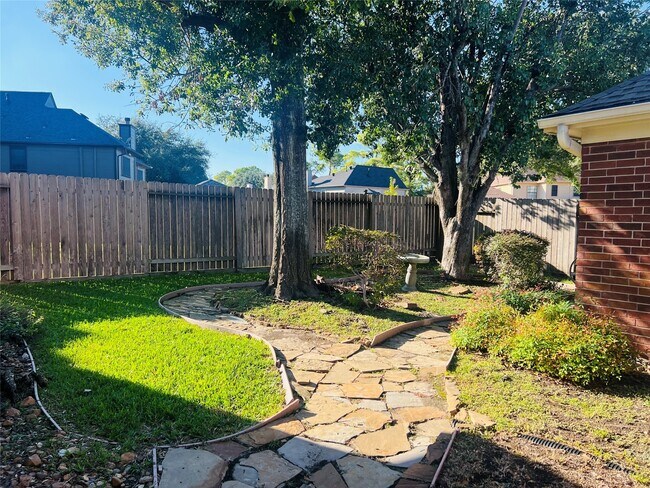 Building Photo - 8815 Crazy Horse Trail