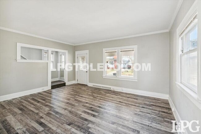 Building Photo - 4117 Thornton Ave