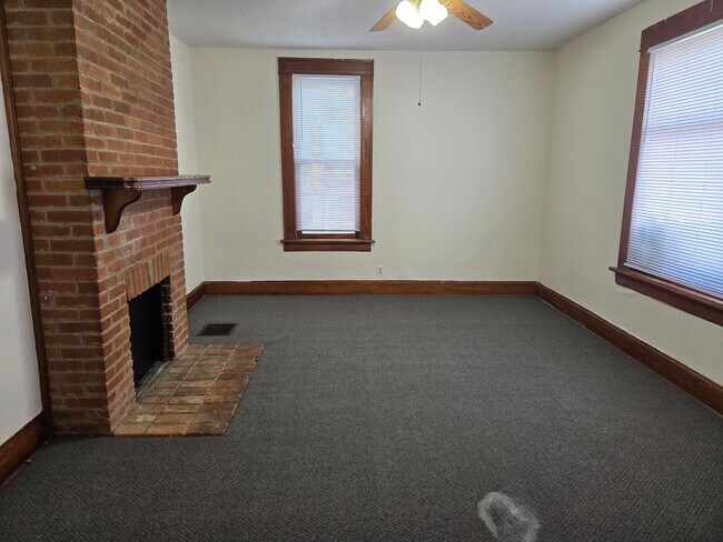 Building Photo - 3 Bedroom, 2 Bathroom House