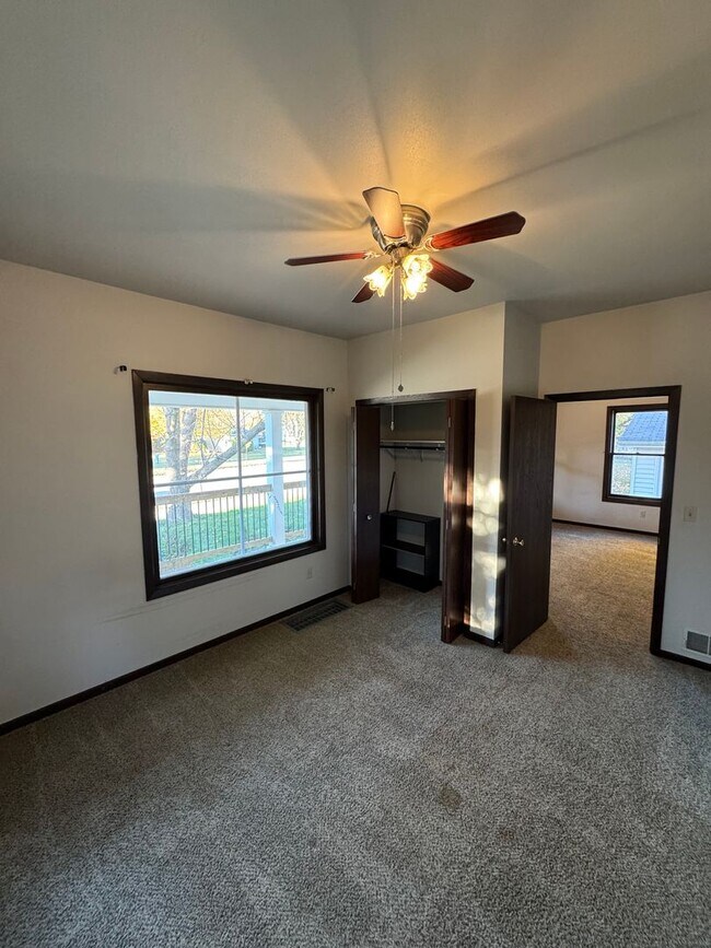 Building Photo - 1421 E Midway Rd