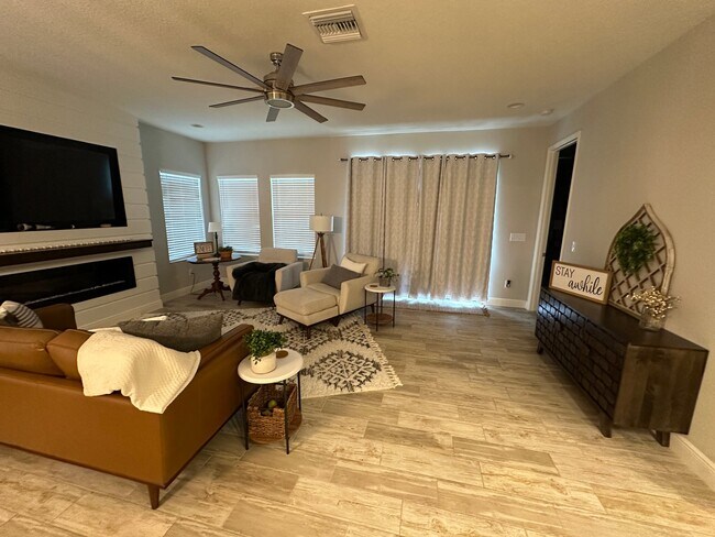 Building Photo - 12820 Satin Lily Dr