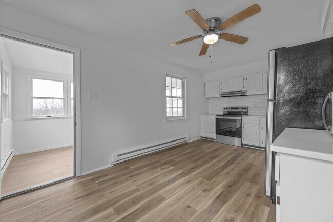 Building Photo - 461 Hale St