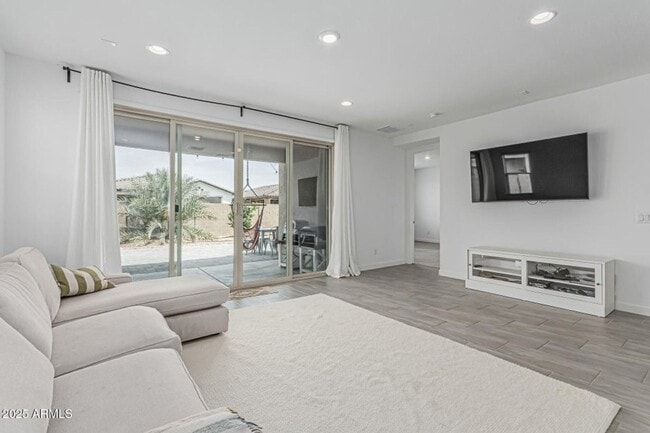 Building Photo - Newer Built 3 Bedroom/2 Bath Single Level Home in Queen Creek! Community Pool, Splash Pad, Lakes ...