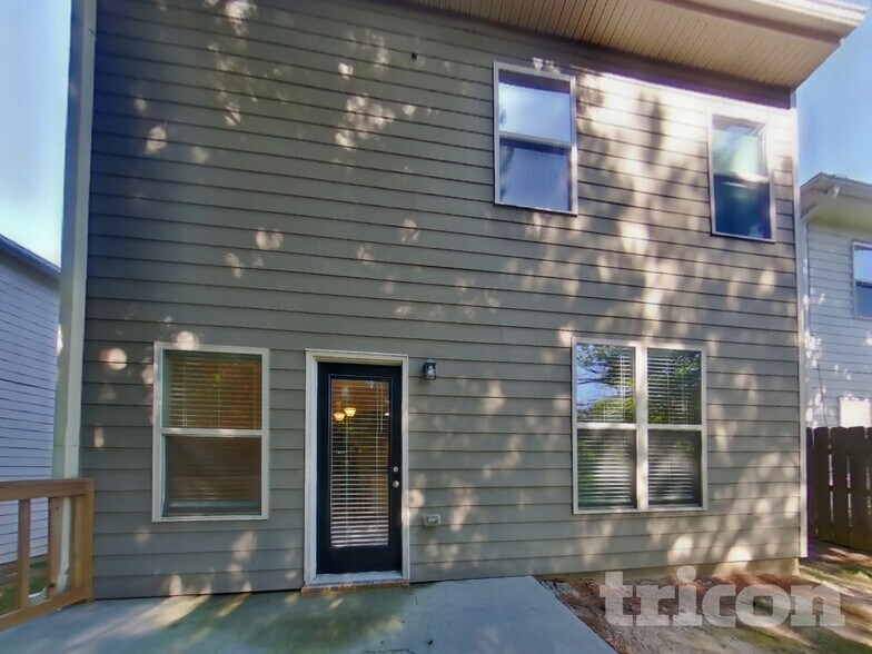 Building Photo - 4459 Ravenwood Dr